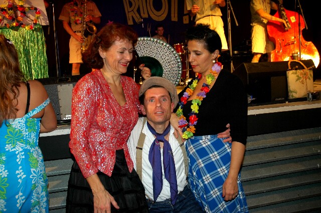 min 2005 11 27 riot 646